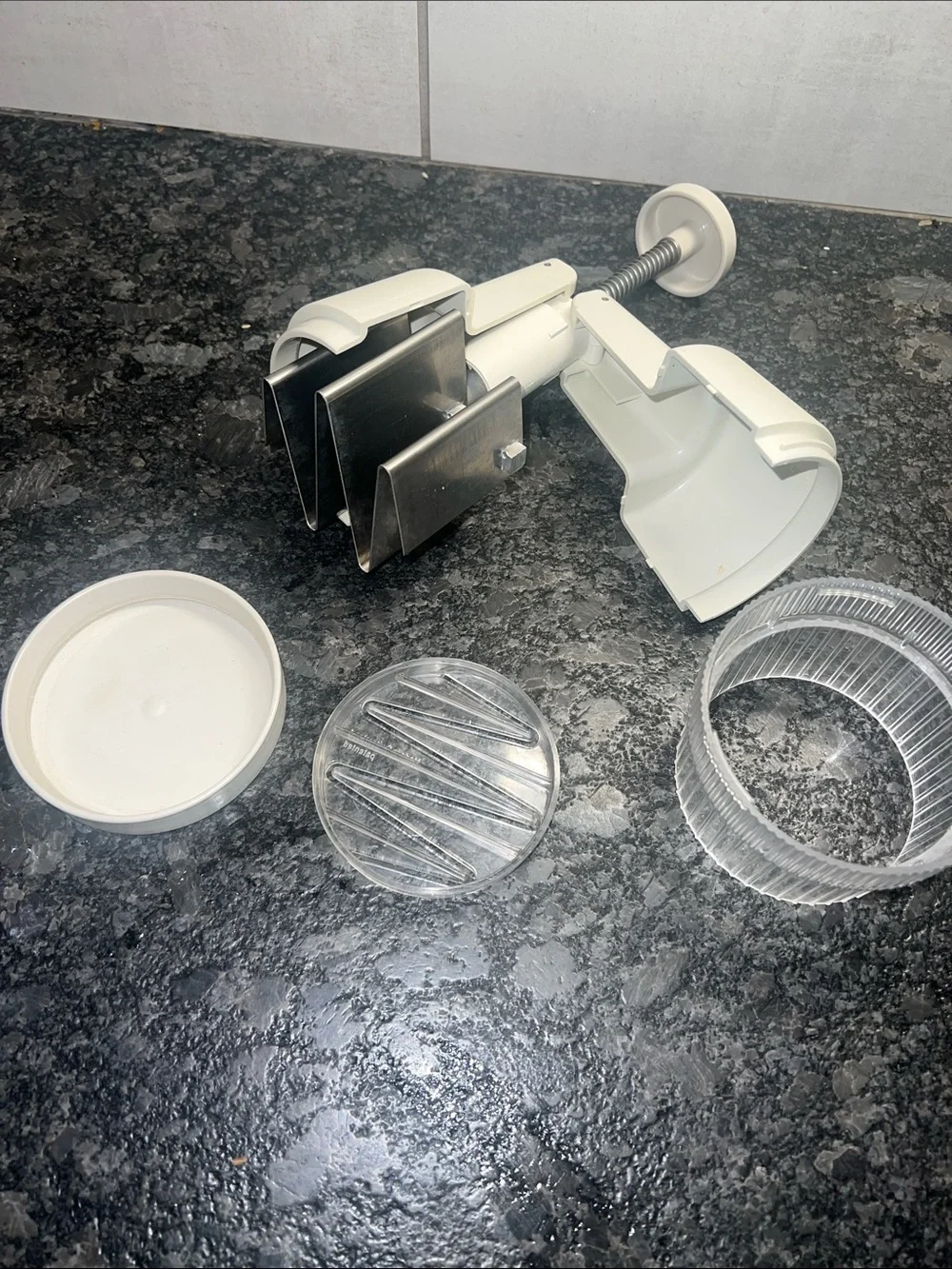 Zyliss Food Chopper. Mince herbs, raw vegetables, nuts etc.  Complete set